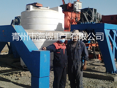 懸輥水泥制管機