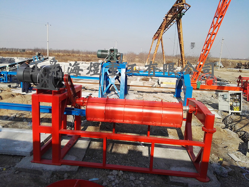 安裝中的水泥制管機(jī)