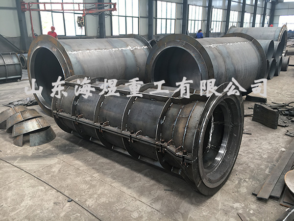 生產(chǎn)中的水泥制管機(jī)械